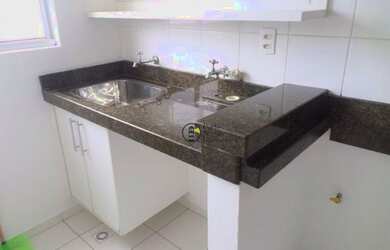 Imagem: O apartamento possui 2 Dormitórios, 1 Banheiro, 2 Vagas na