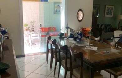 Imagem: A casa possui 3 Dormitórios, 4 Banheiros, 4 Vagas na garagem