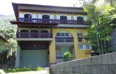 Imagem: A casa possui 5 Dormitórios, 5 Banheiros, 3 Vagas na garagem