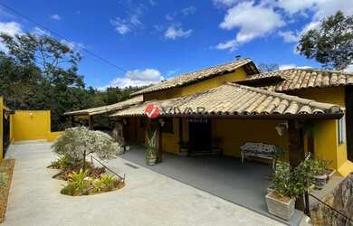 Imagem: A casa em condomínio possui 5 Dormitórios, 3 Banheiros, 2