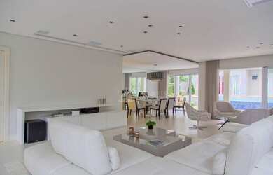 Imagem: A casa em condomínio possui 4 Dormitórios, 5 Banheiros, 4