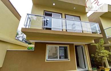 Imagem: A casa em condomínio possui 3 Dormitórios, 3 Banheiros, 3