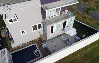 Imagem: A casa em condomínio possui 4 Dormitórios, 5 Banheiros, 5