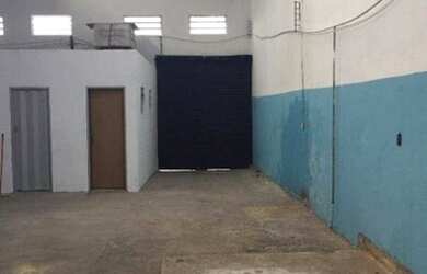 Imagem: O depósito possui 3 Vagas na garagem, 350m² de Área e está