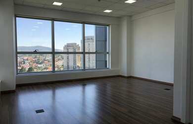 Imagem: O depósito possui 1 Vaga na garagem, 33m² de Área e está