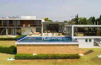 Imagem: A casa em condomínio possui 5 Dormitórios, 5 Banheiros, 5