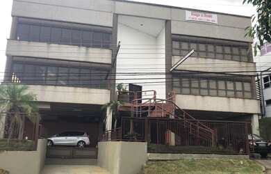 Imagem: O depósito possui 1 Vaga na garagem e 280m² de Área e está