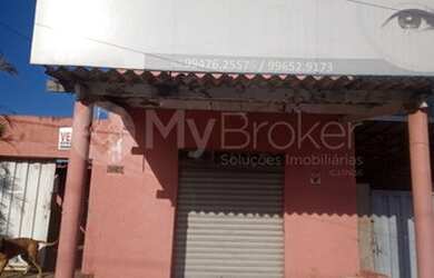 Imagem: A casa possui 4 Dormitórios, 2 Banheiros, 4 Vagas na garagem