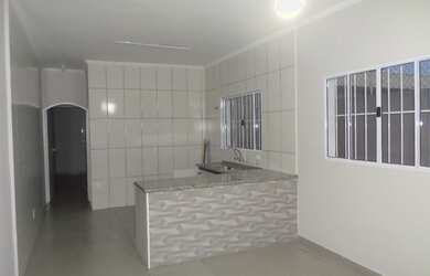 Imagem 2: Casa para venda tem 92 metros quadrados com 2 quartos em Balneário Itaoca...