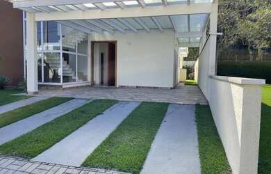 Imagem: A casa em condomínio possui 4 Dormitórios, 3 Banheiros, 4