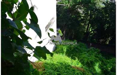 Imagem: O terreno possui 440m² de Área e está localizado em Santa