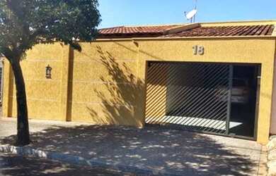 Imagem: A casa à venda possui 3 Dormitórios, 4 Banheiros, 2 Vagas