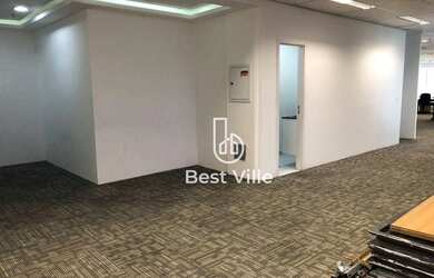 Imagem: O depósito possui 5 Vagas na garagem, 250m² de Área e está