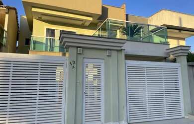 Imagem: A casa em condomínio possui 4 Dormitórios, 4 Banheiros, 2