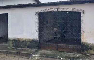 Imagem: A casa possui 3 Dormitórios, 1 Banheiro e está localizado