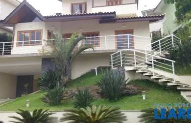 Imagem: A casa possui 4 Dormitórios, 5 Banheiros, 5 Vagas na garagem