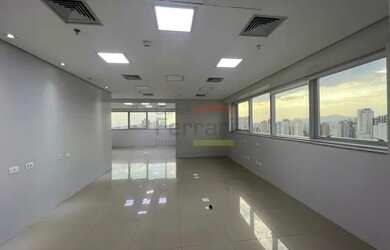 Imagem: O depósito possui 2 Vagas na garagem, 60m² de Área e está