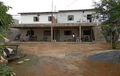 Imagem 2: Casa. 570m² de Áreae4 Vagas na garagem