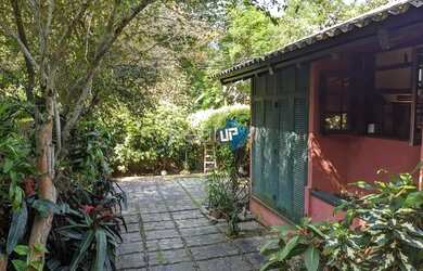 Imagem: A casa em condomínio possui 4 Dormitórios, 3 Banheiros, 2