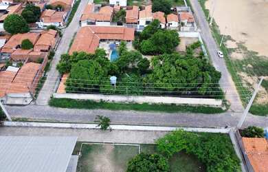 Imagem: A casa possui 5 Dormitórios, 5 Banheiros, 5 Vagas na garagem