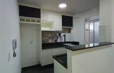 Imagem: O apartamento possui 2 Dormitórios, 1 Banheiro, 1 Vaga na garagem