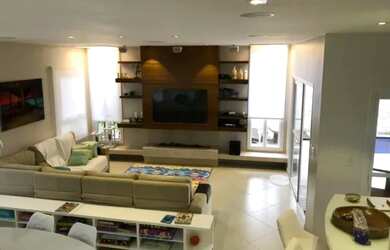 Imagem: A casa em condomínio possui 4 Dormitórios, 5 Banheiros, 2