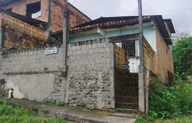 Imagem: A casa possui 3 Dormitórios, 1 Banheiro, 1 Vaga na garagem