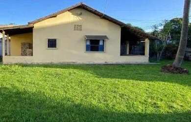 Imagem: A casa possui 2 Dormitórios, 2 Banheiros, 2 Vagas na garagem