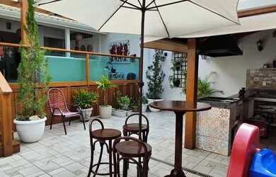 Imagem: A casa em condomínio possui 4 Dormitórios, 3 Banheiros, 2