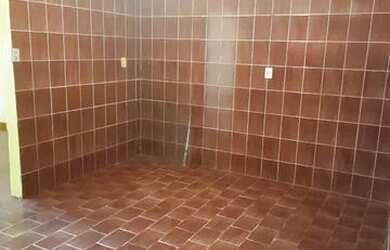 Imagem: A casa à venda possui 2 Dormitórios e 1 Banheiro e está localizado