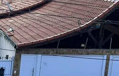 Imagem: A casa possui 3 Dormitórios, 3 Banheiros, 4 Vagas na garagem