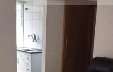 Imagem: O apartamento possui 2 Dormitórios, 1 Banheiro, 1 Vaga na garagem