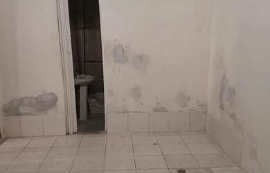 Imagem: A casa possui 2 Dormitórios e 1 Banheiro e está localizado