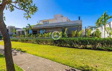 Imagem: A casa em condomínio possui 4 Dormitórios, 5 Banheiros, 4