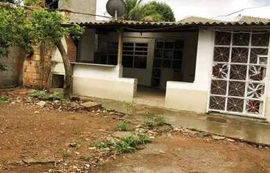 Imagem: A casa possui 3 Dormitórios, 2 Banheiros, 1 Vaga na garagem