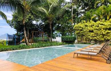 Imagem: A casa em condomínio possui 5 Dormitórios, 5 Banheiros, 2