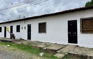Imagem: A casa possui 5 Dormitórios, 4 Banheiros e está localizado