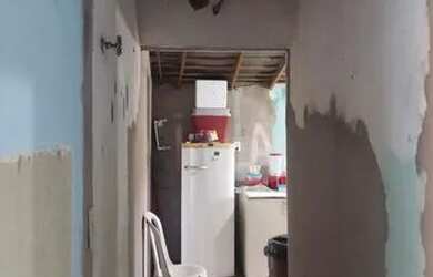 Imagem: A casa possui 2 Dormitórios, 1 Banheiro, 1 Vaga na garagem