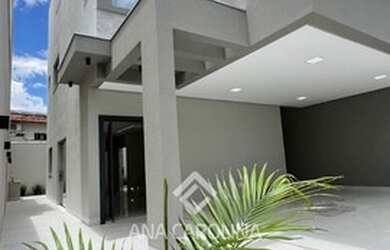 Imagem: A casa possui 3 Dormitórios, 3 Banheiros, 4 Vagas na garagem