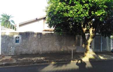 Imagem: A casa possui 2 Dormitórios, 2 Banheiros, 1 Vaga na garagem