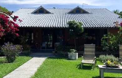 Imagem: A casa possui 3 Dormitórios, 3 Banheiros, 4 Vagas na garagem