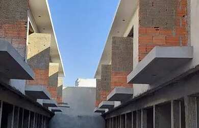 Imagem: A casa em condomínio possui 2 Dormitórios, 3 Banheiros, 2