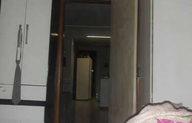 Imagem: A casa possui 2 Dormitórios, 1 Banheiro, 2 Vagas na garagem