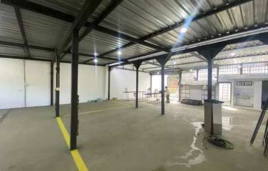 Imagem: O depósito possui 324m² de Área e está localizado em Estoril