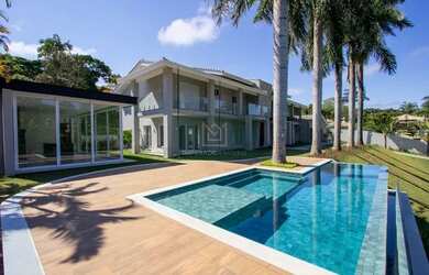 Imagem: A casa à venda possui 4 Dormitórios, 5 Banheiros e 722m²