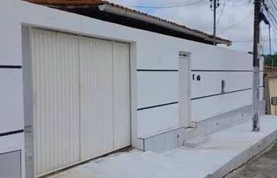 Imagem: A casa possui 4 Dormitórios, 5 Banheiros, 3 Vagas na garagem