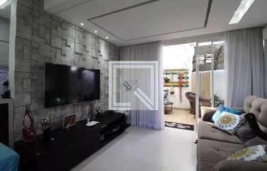 Imagem: A casa possui 2 Dormitórios, 2 Banheiros, 2 Vagas na garagem