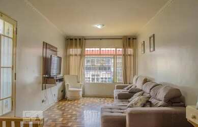 Imagem: A casa possui 3 Dormitórios, 2 Banheiros, 3 Vagas na garagem