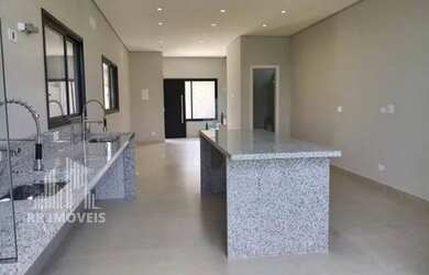 Imagem: A casa em condomínio possui 3 Dormitórios, 2 Banheiros, 2