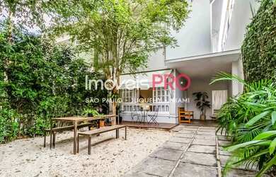 Imagem: A casa à venda possui 3 Dormitórios, 3 Banheiros, 2 Vagas